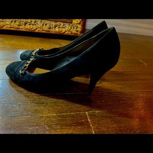 Beautiful Authentic Chanel Black Pumps